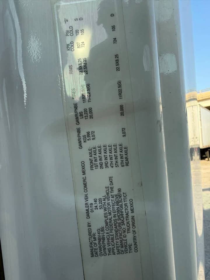 2020 Freightliner Cascadia image 14