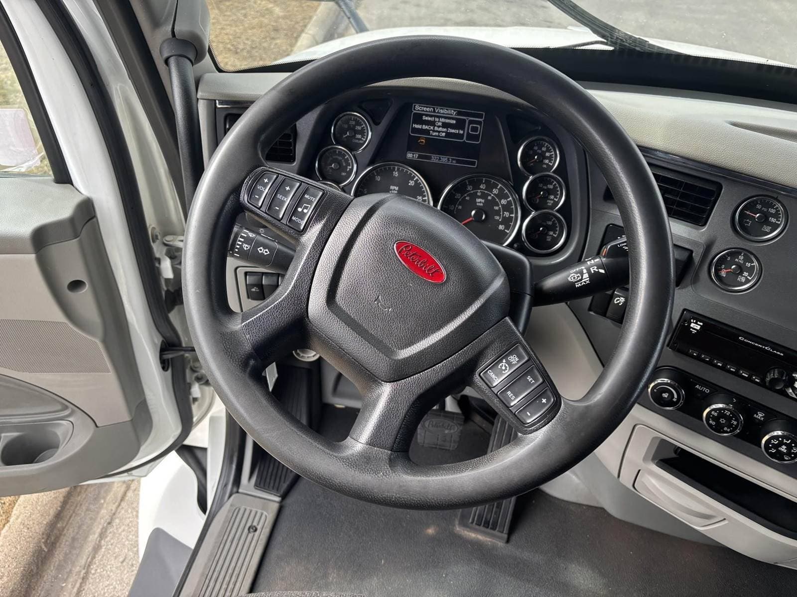 2021 Peterbilt 579 image 10