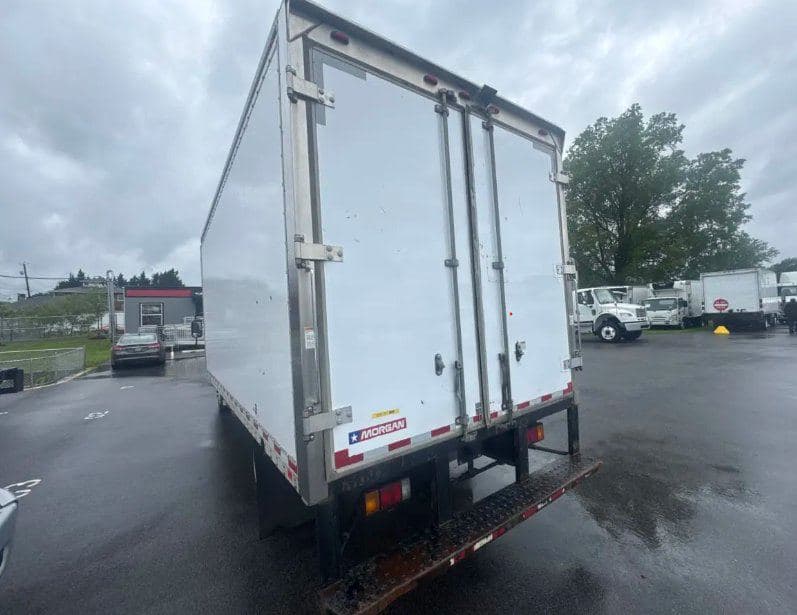 2019 Isuzu NRR image 6