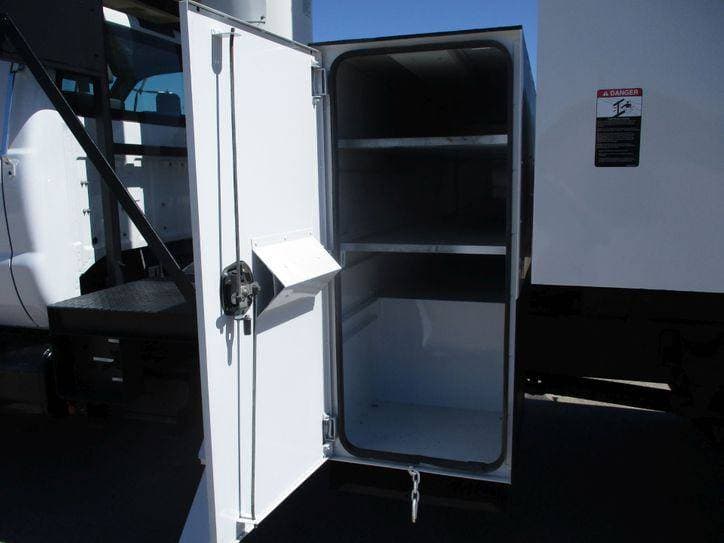 2008 Ford F-750 CHIPPER DUMP BUCKET BOOM TRUCK image 24