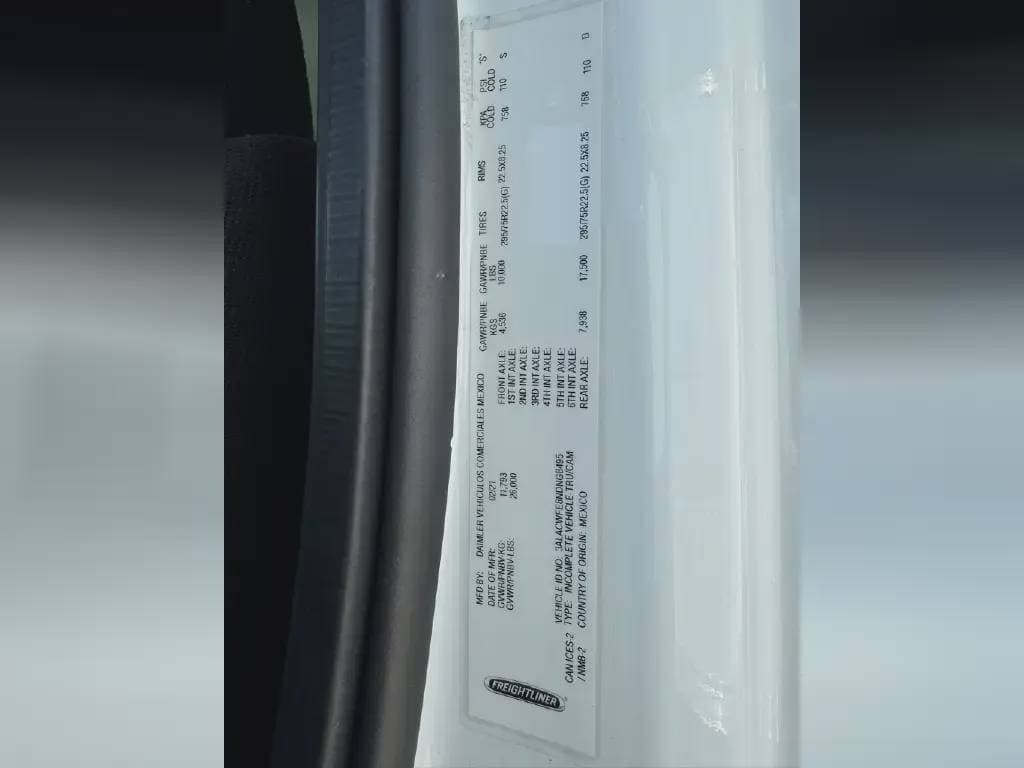 2022 Freightliner M2 image 10