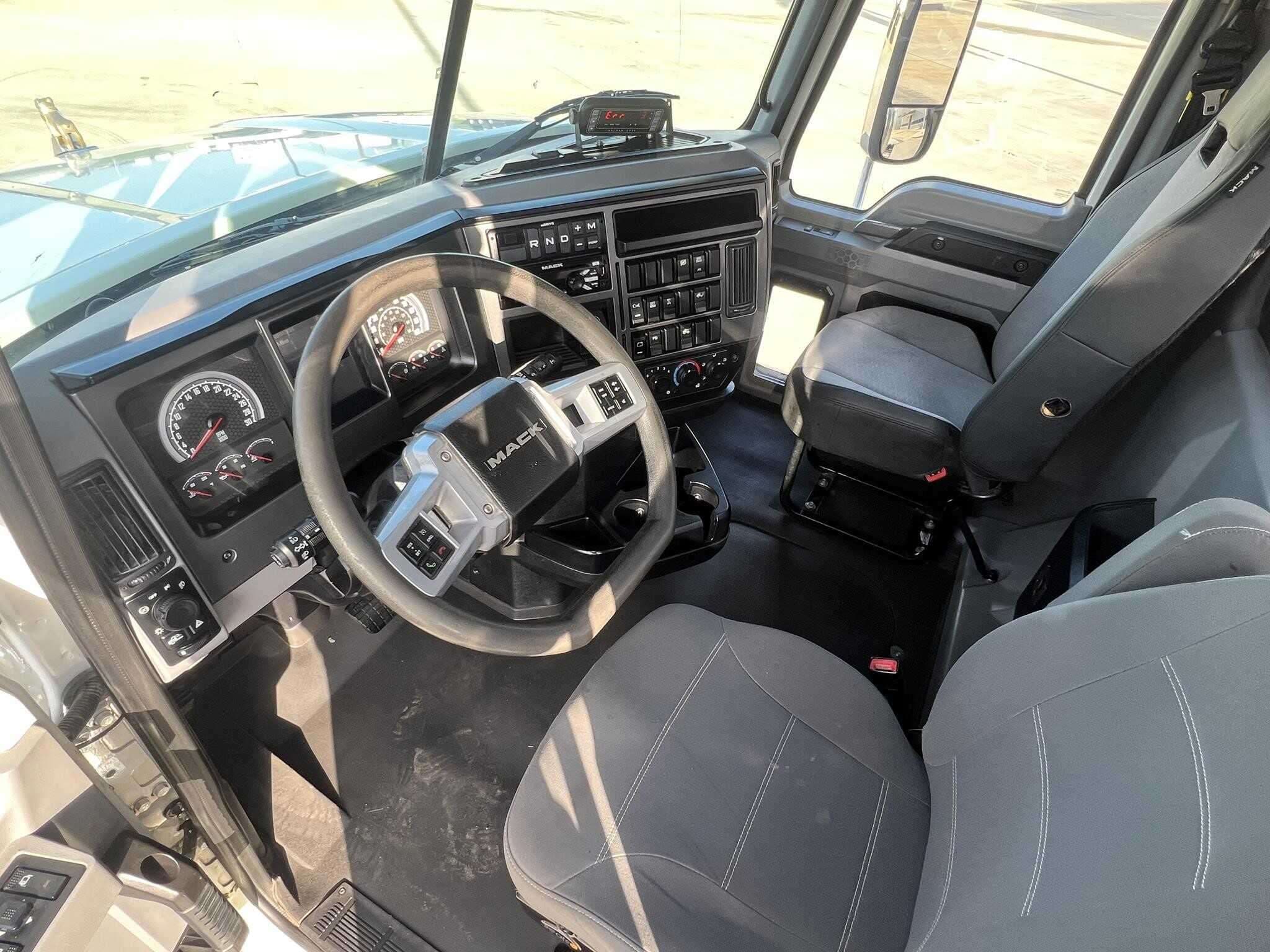 Used 2020 MACK PINNACLE Conventional - Day Cab  image 10