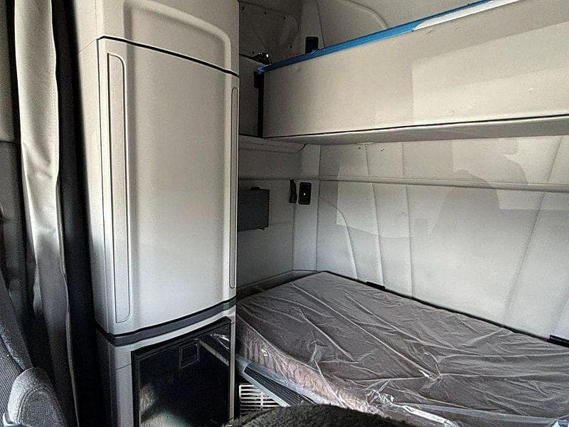 2021 Peterbilt 579 image 13