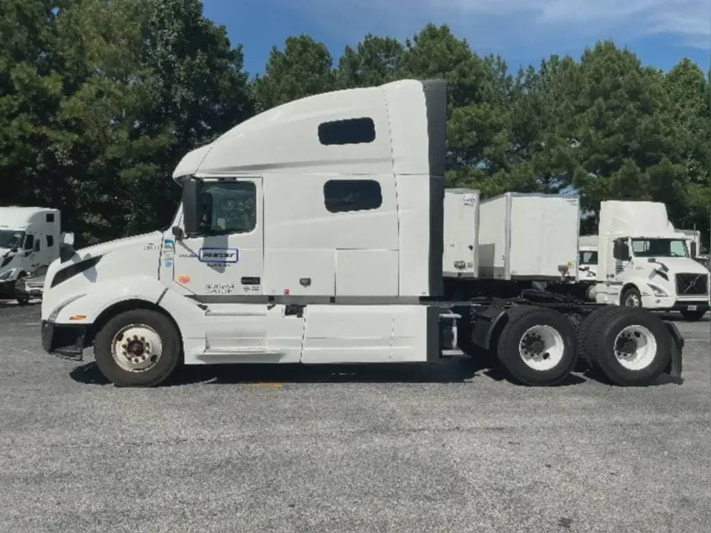 2022 Volvo VNL image 3