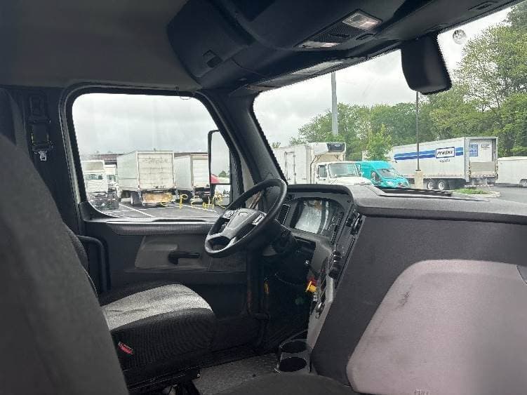 2018 Freightliner Cascadia image 5