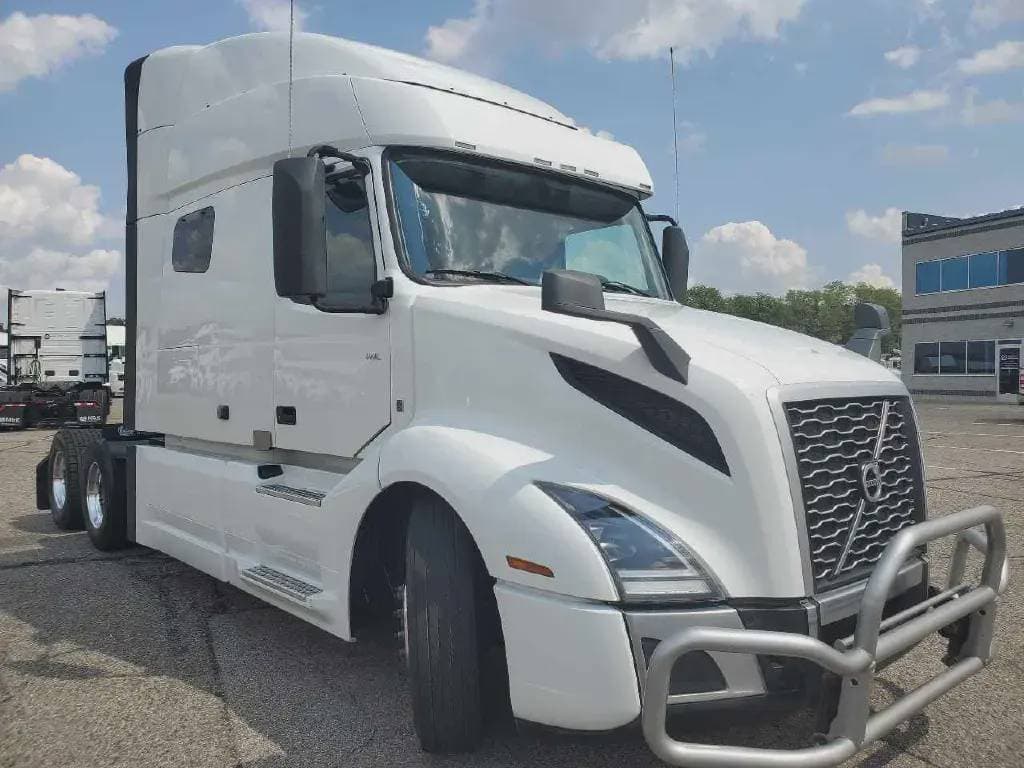 2022 Volvo VNL image 1