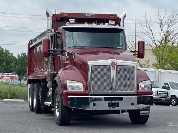 2025 Kenworth T880 image 2