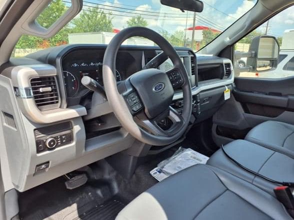 2025 Ford F600 image 10