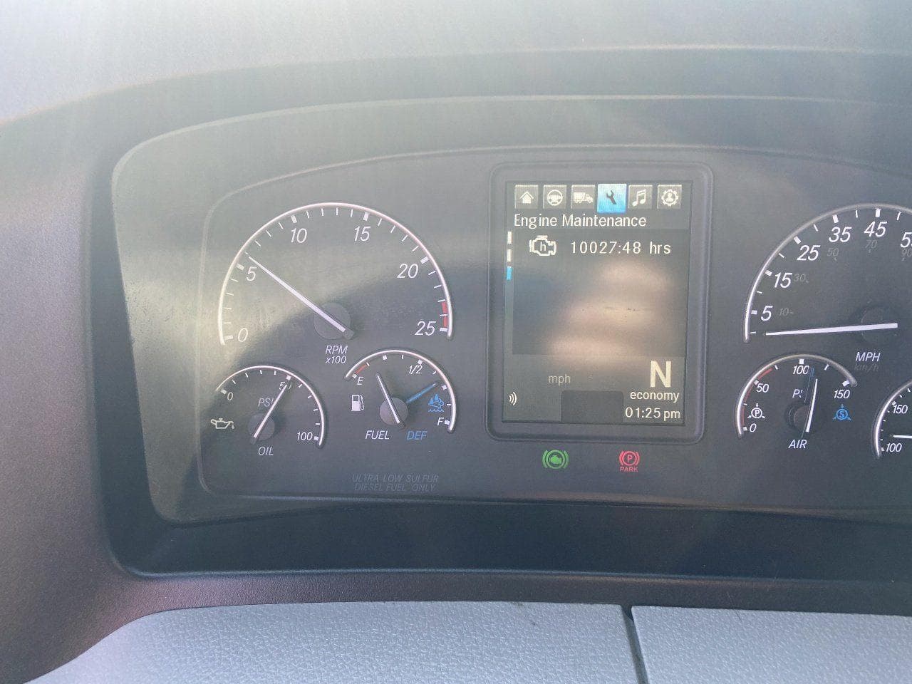 2021 FREIGHTLINER Cascadia CA126 Tandem Axle Sleeper image 10