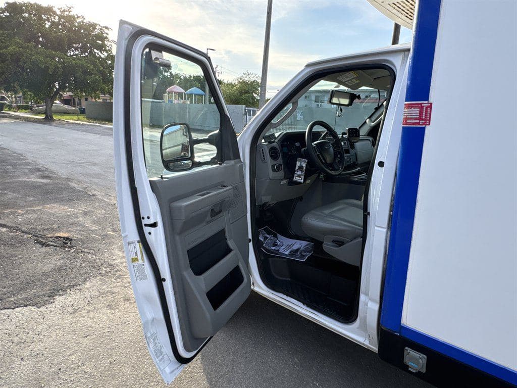 2023 Ford E350 Cutaway image 52
