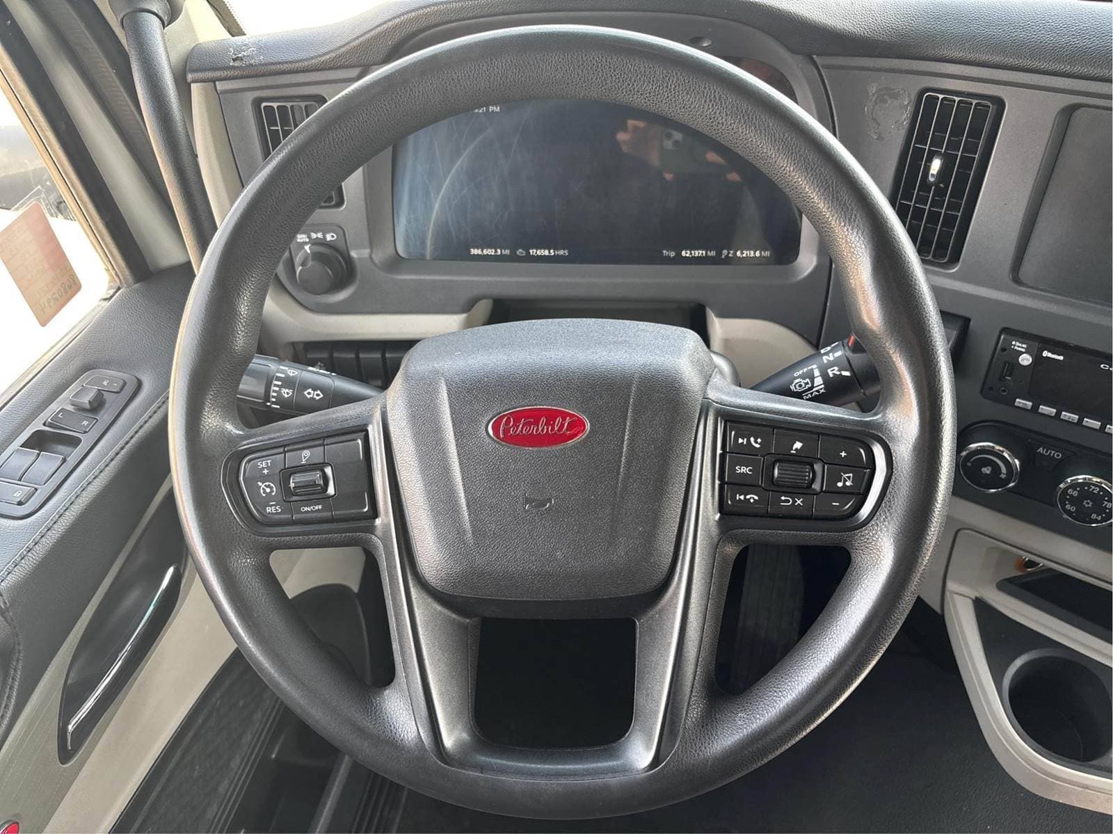 2023 Peterbilt 579 image 6