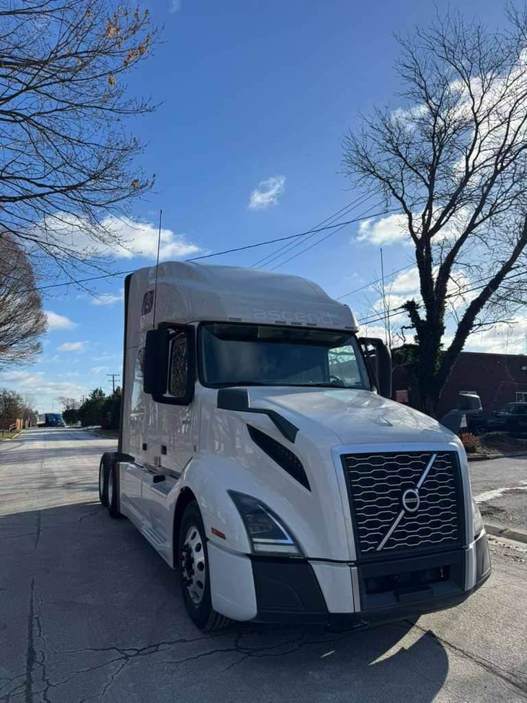 2022 Volvo VNL 760 image 2