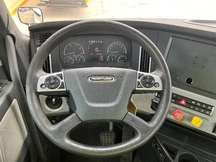 2022 Freightliner Cascadia image 11