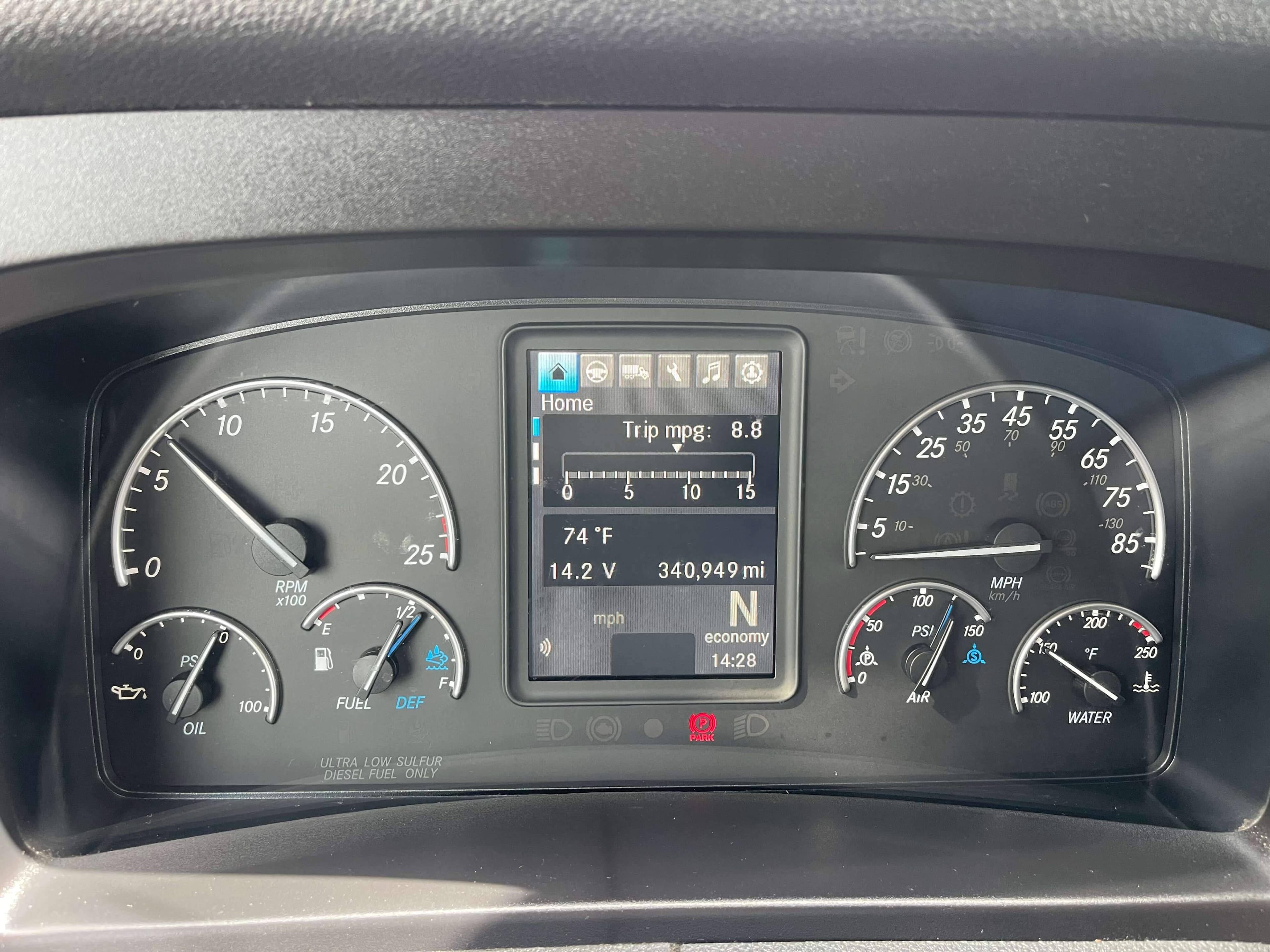 2023 Freightliner Cascadia 126 image 12