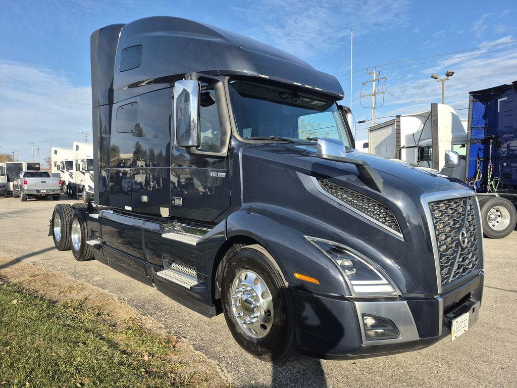 2023 Volvo VNL image 7