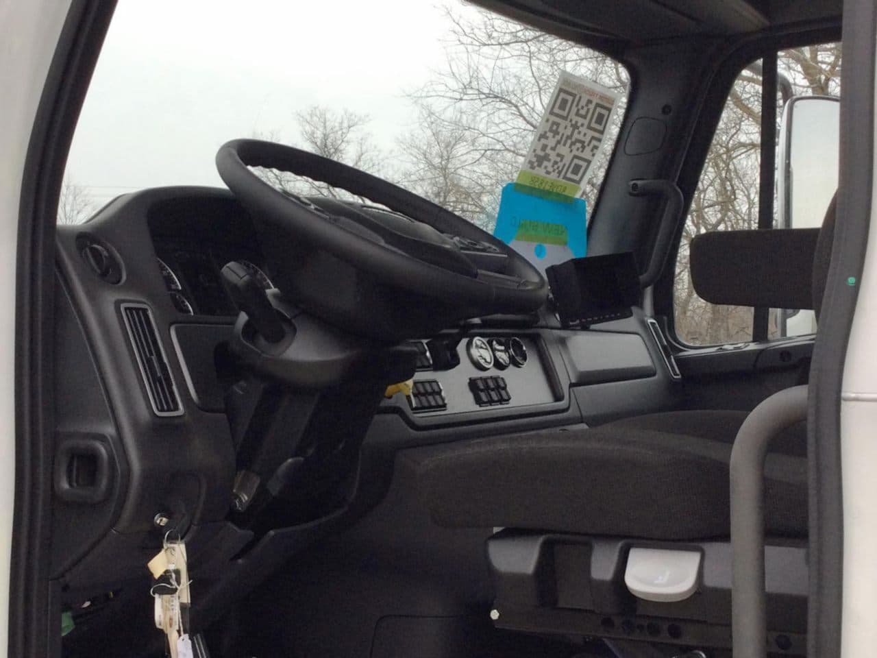 New 2024 FREIGHTLINER Bucket Truck - Boom Truck, Utility Truck - Service Truck - BUSINESS CLASS M2 106 For Sale image 2