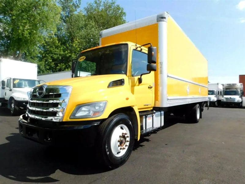 2018 Hino 338 image 1