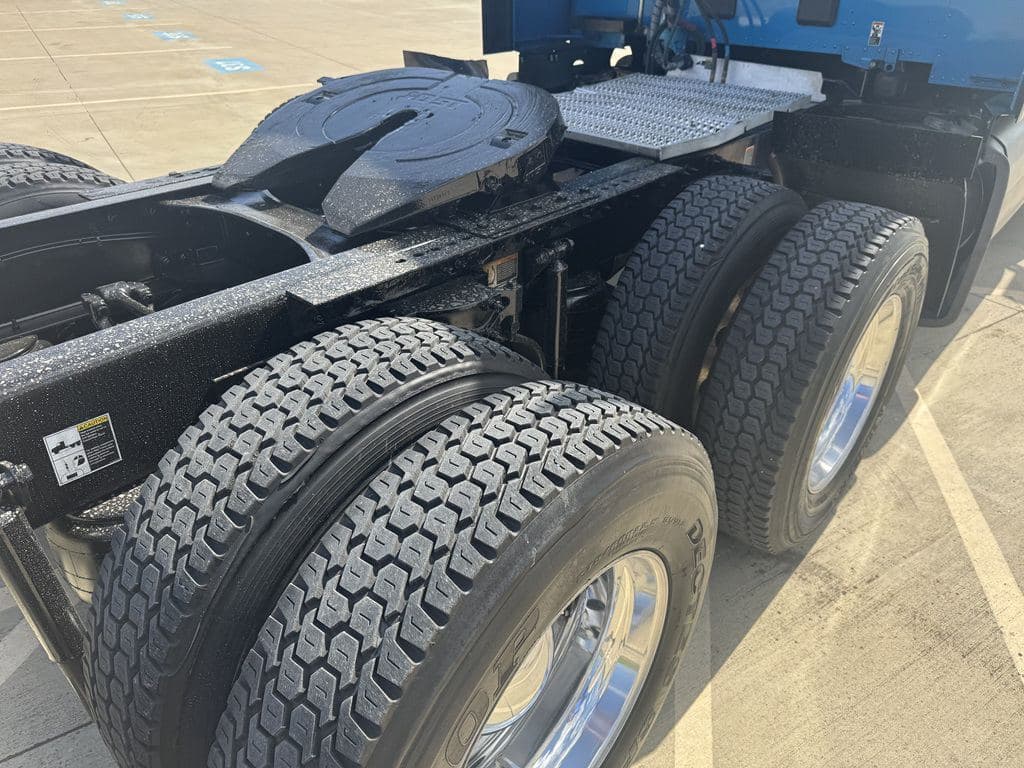Used 2021 PETERBILT 579 image 11