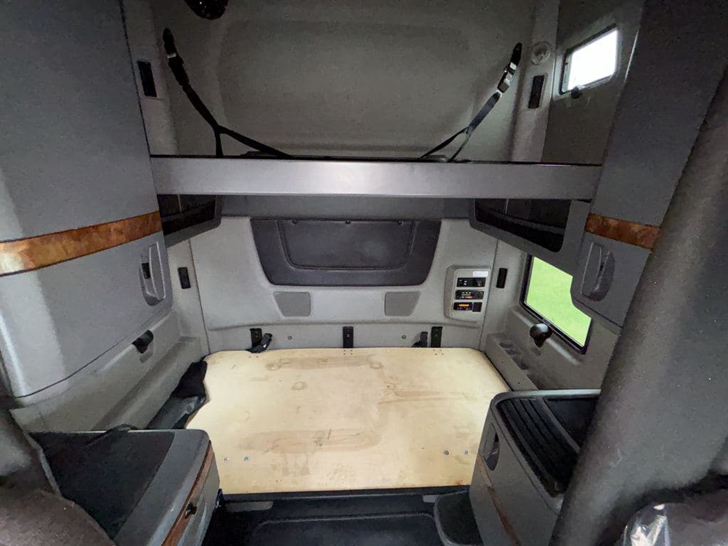 Used 2021 INTERNATIONAL LT625 image 25