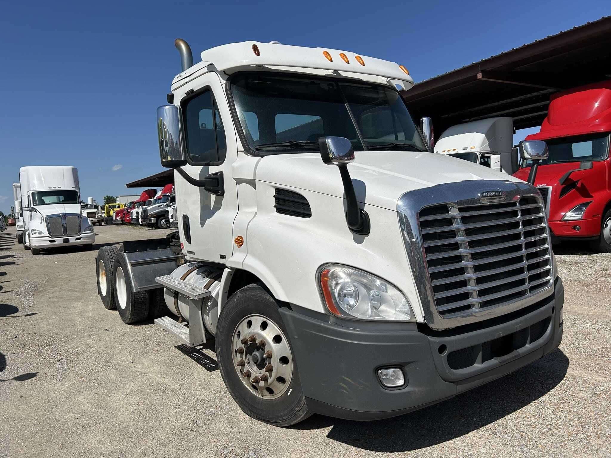 2011 Freightliner Cascadia image 5