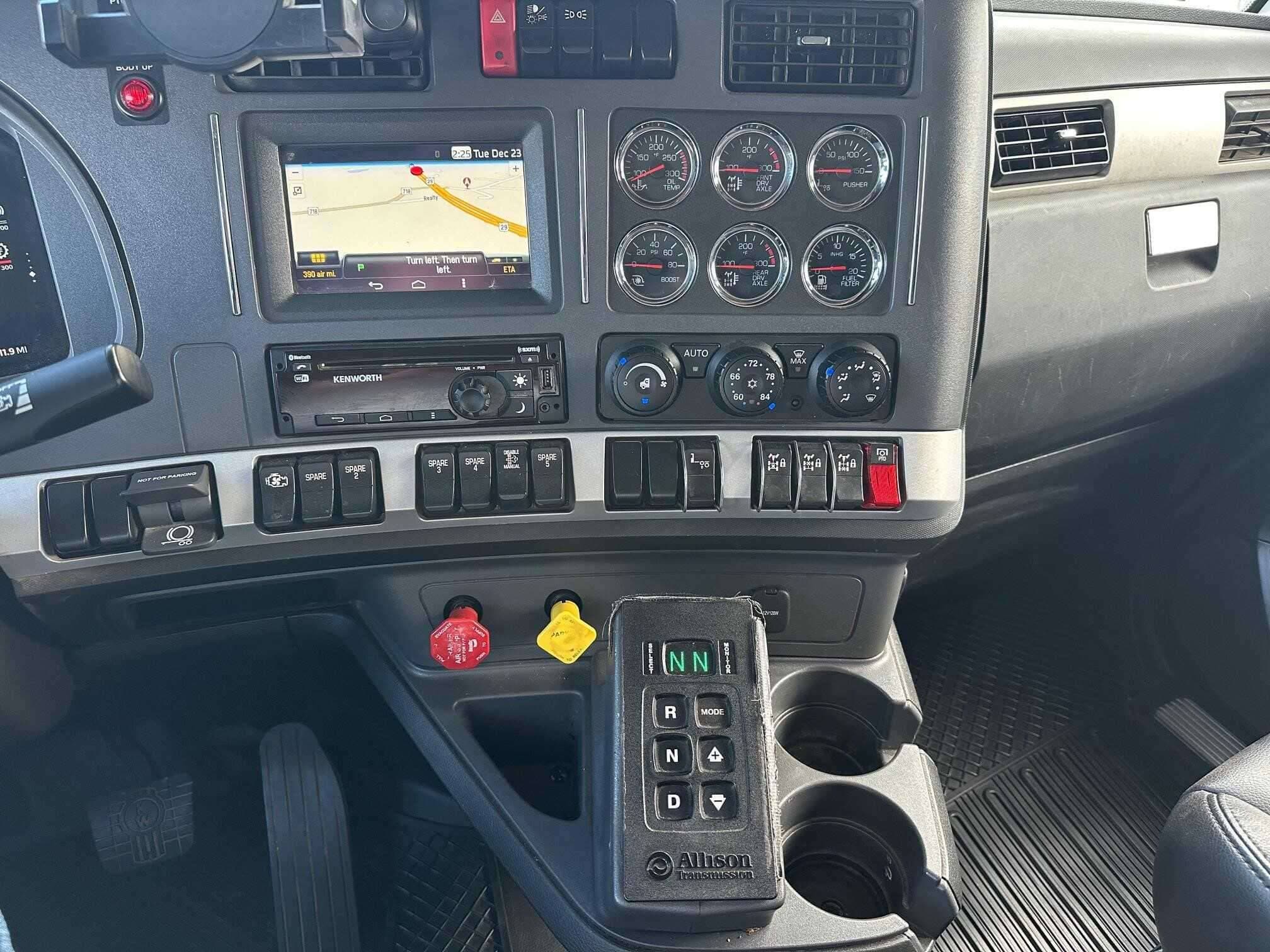 2023 Kenworth T880 image 12
