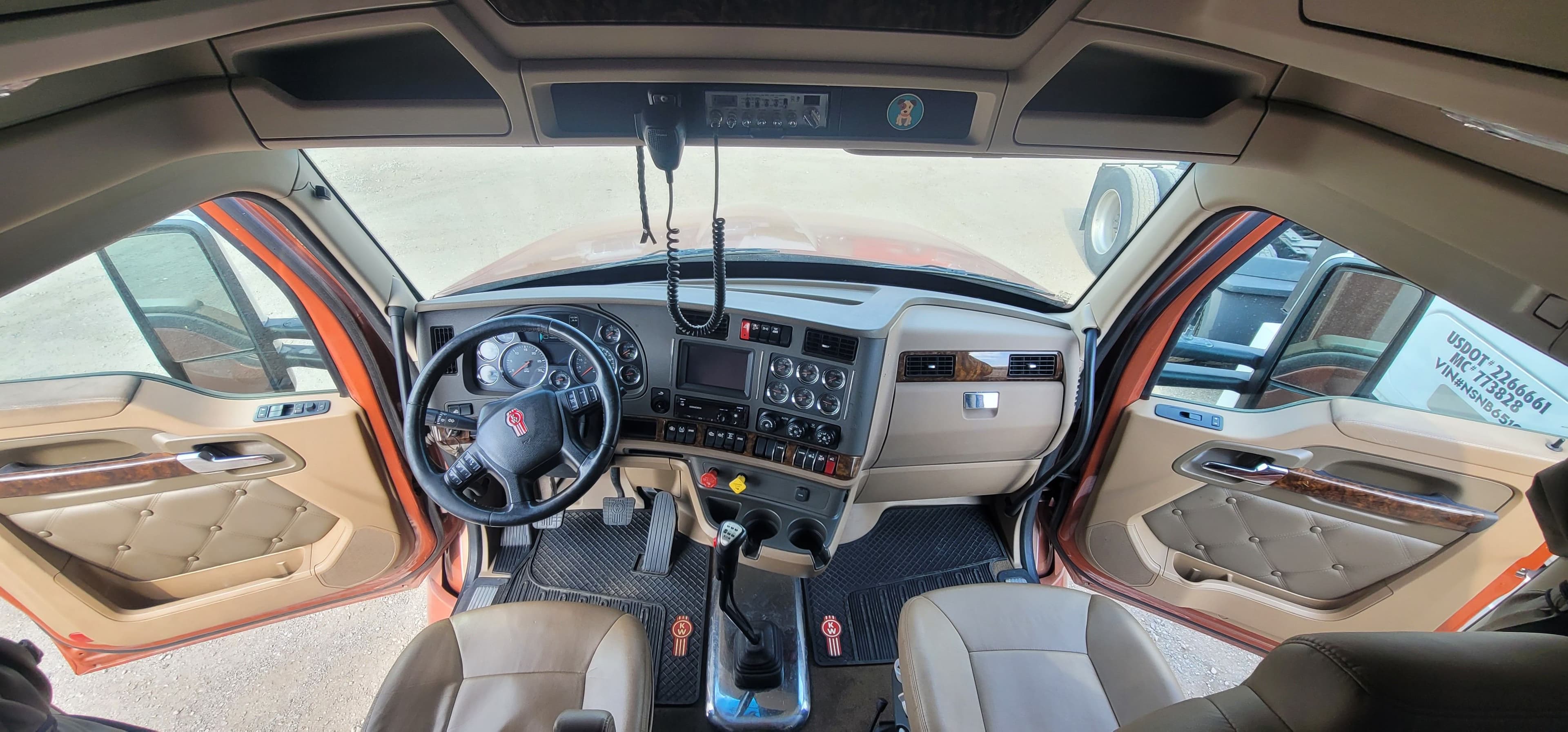 2018 Kenworth T680 image 15