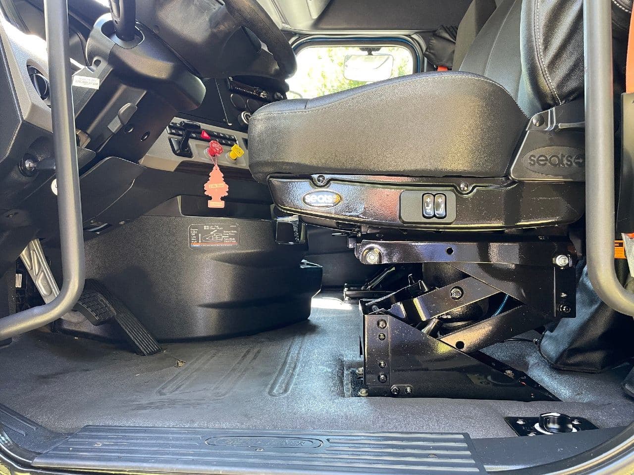 2020 Freightliner Cascadia 126 image 17