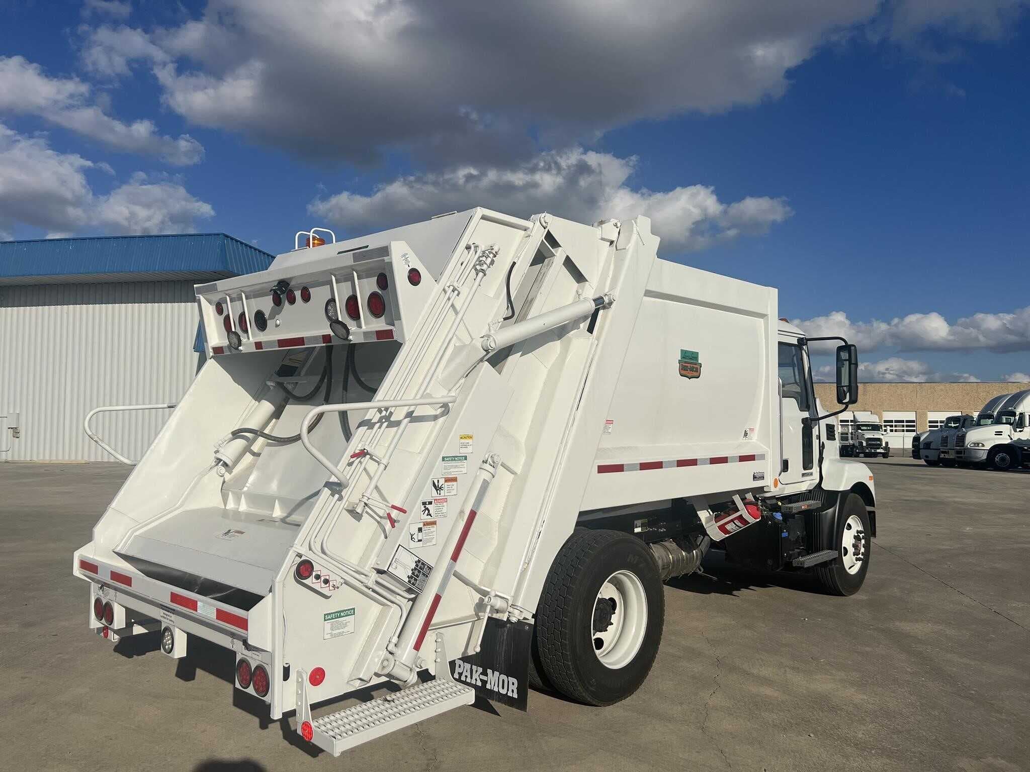 New 2024 MACK MD6 Garbage Truck image 5