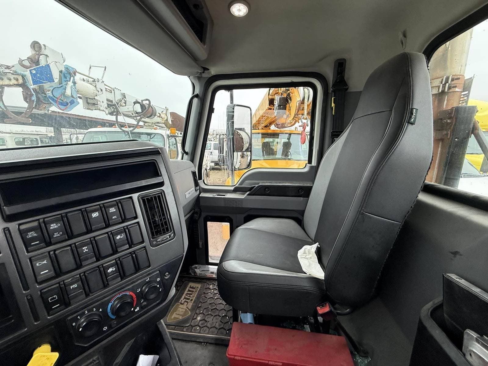 2019 Mack Anthem 64T Day Cab Truck - MP8 455HP, 12 Speed M Drive Amt image 31
