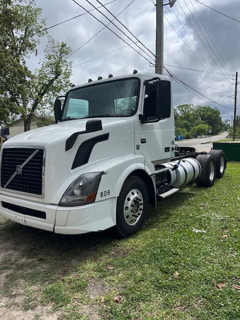 2016 Volvo VNL64T300 image 2