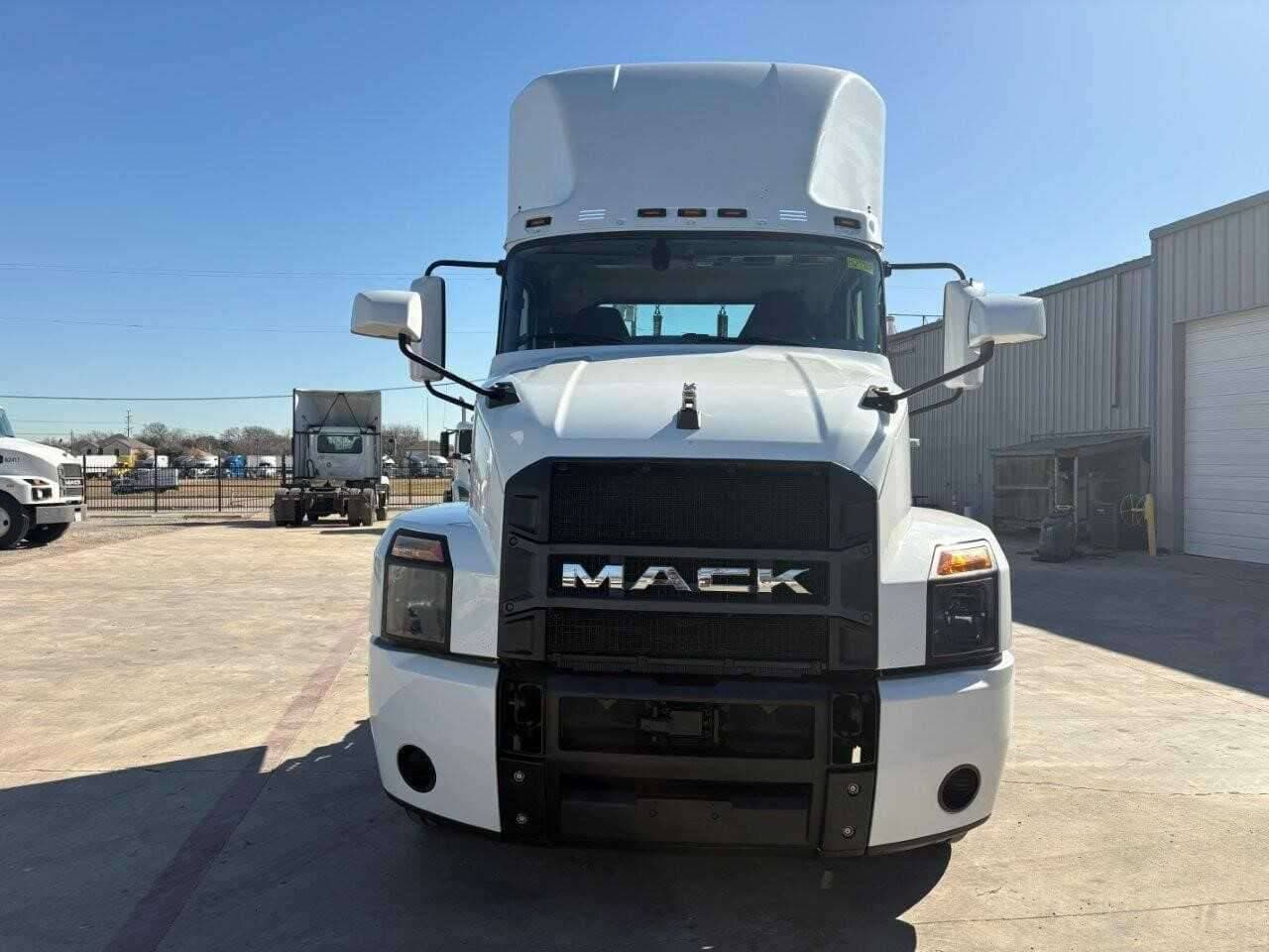 Used 2022 MACK ANTHEM Conventional - Day Cab in Bossier City, LA image 2