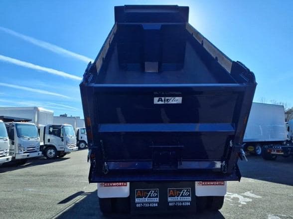 2025 Kenworth T880 image 18