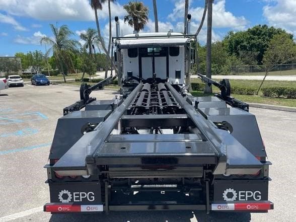 2025 Kenworth T880 image 9