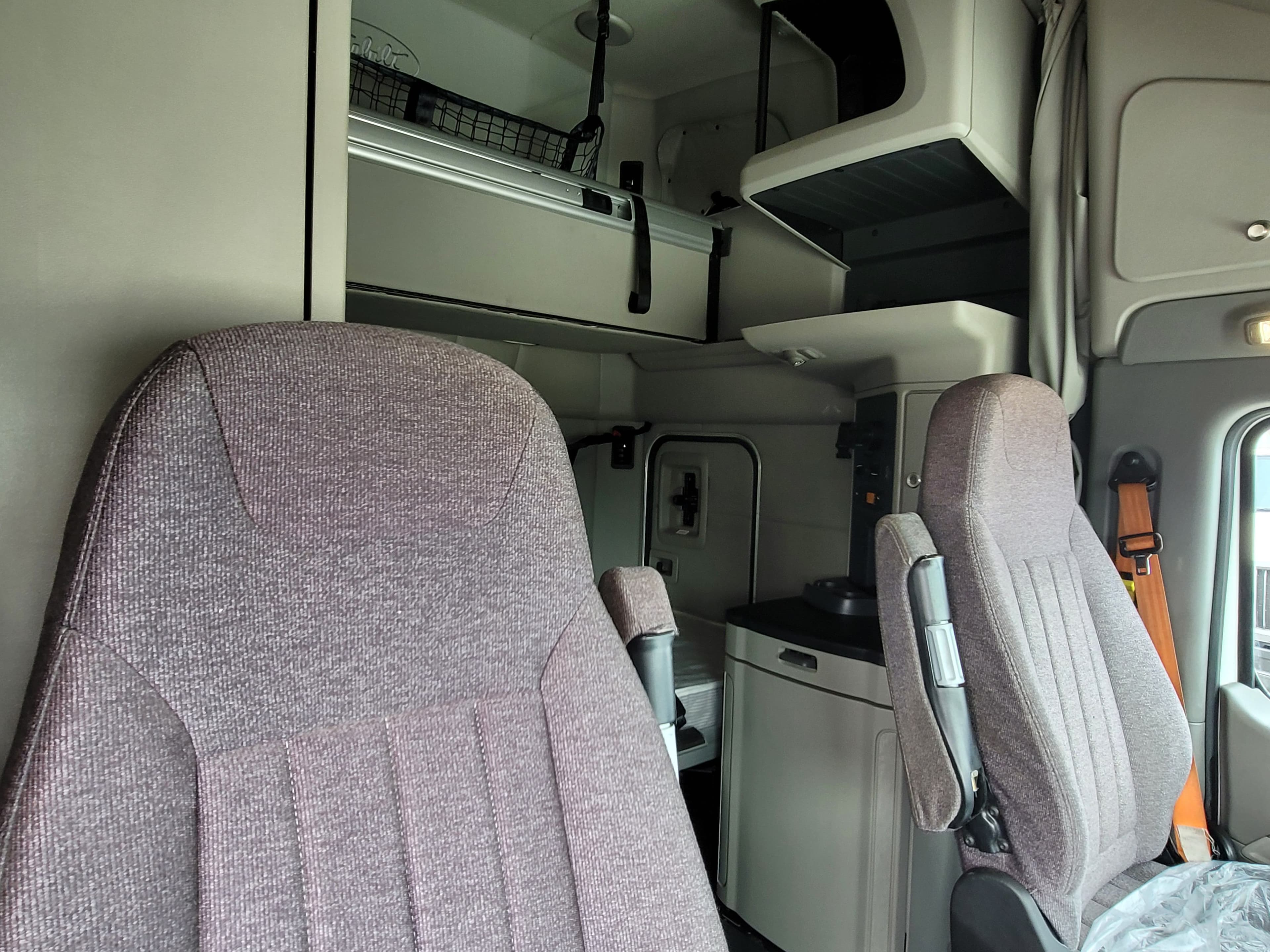 2022 Peterbilt 579 image 9