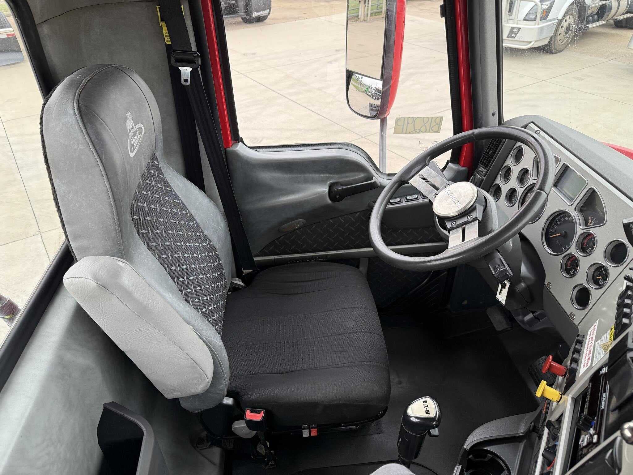 2018 Mack CXU613 image 7