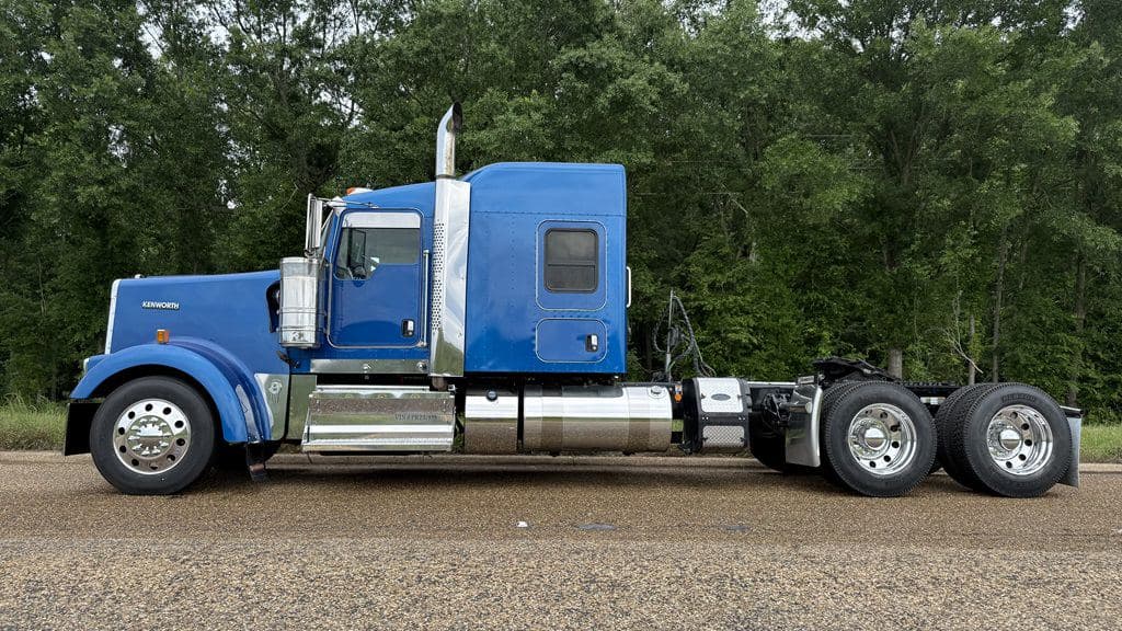 Used 2023 KENWORTH W900L image 5