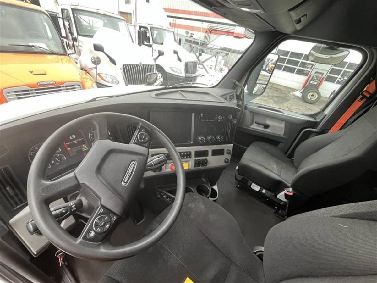 2019 Freightliner Cascadia 126 Sleeper Semi Truck - 72" Condo Sleeper, 455HP, 12 Speed Automatic image 7