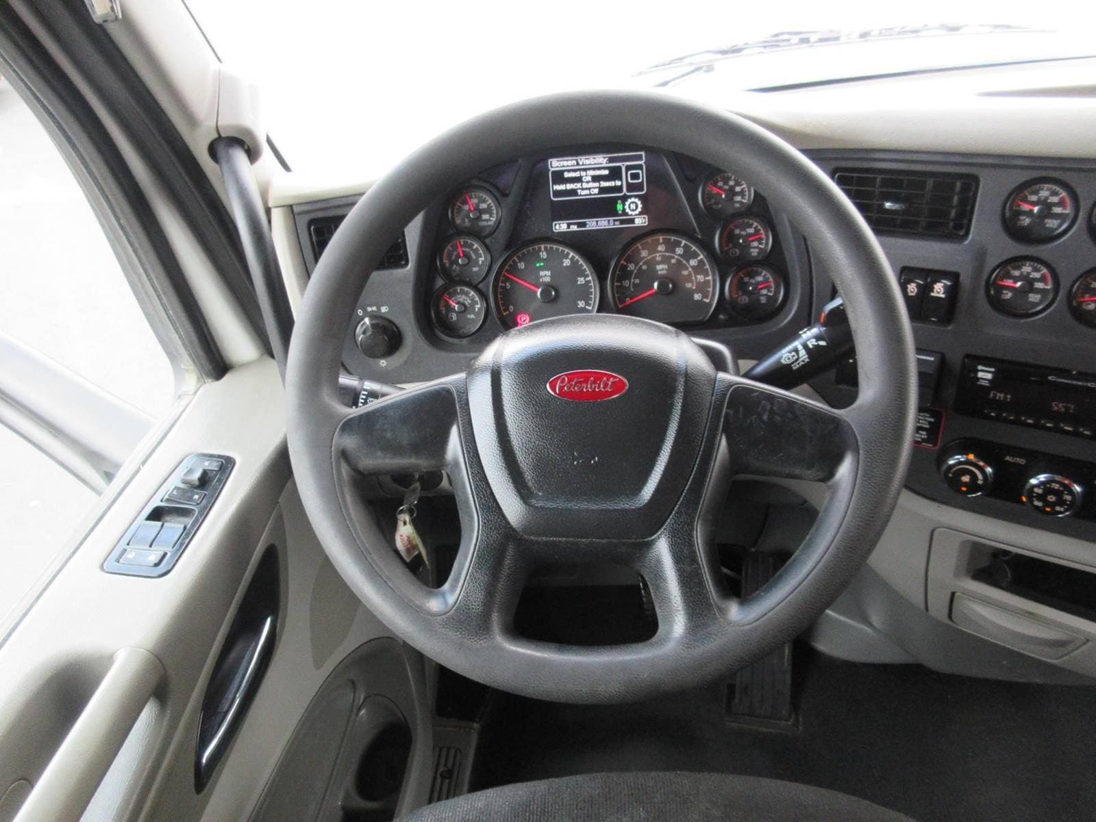 2019 Peterbilt 567 image 9
