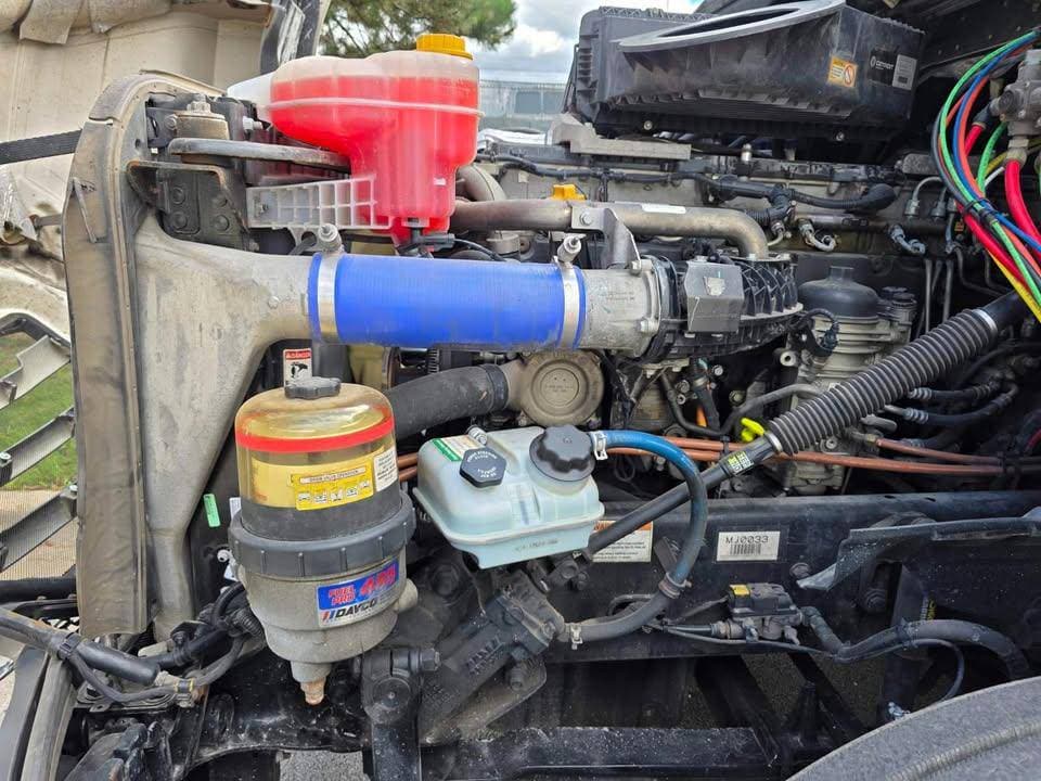 2020 Freightliner Cascadia image 8