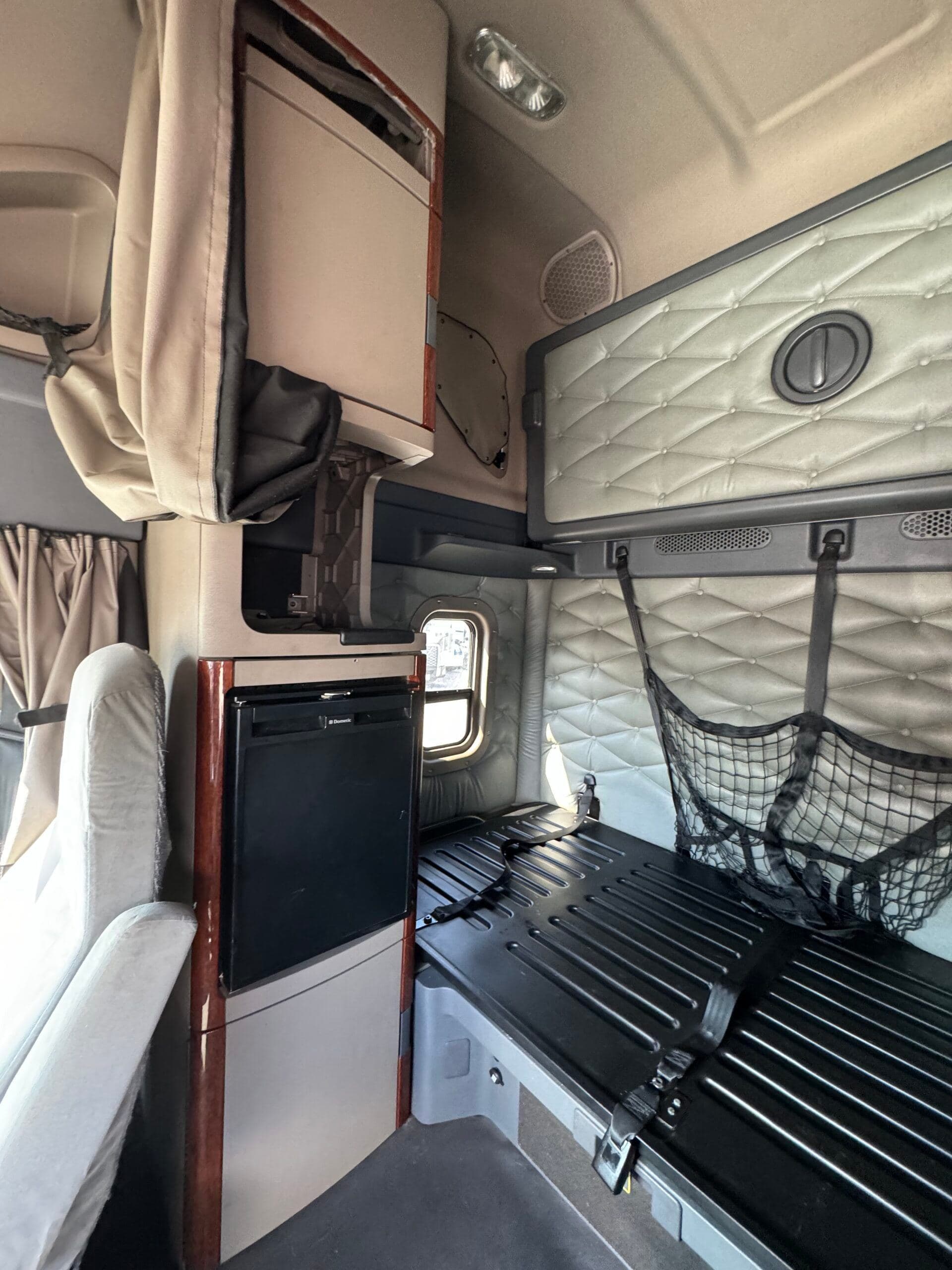 2016 Freightliner Cascadia 125 image 6