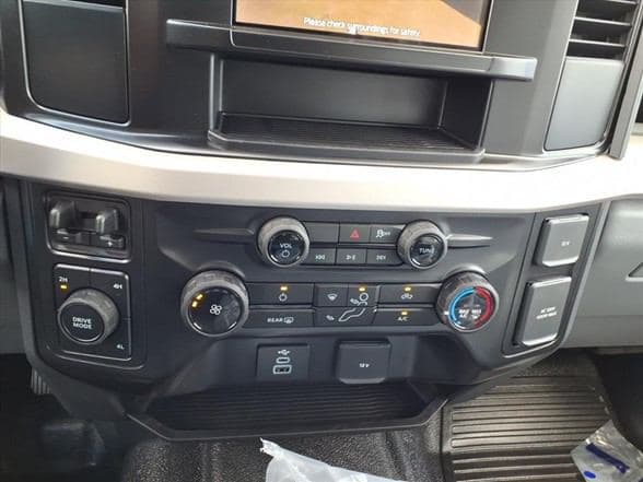 2025 Ford F550 image 17