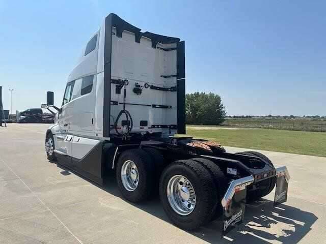 2026 Volvo NEW VNL64T860 image 4