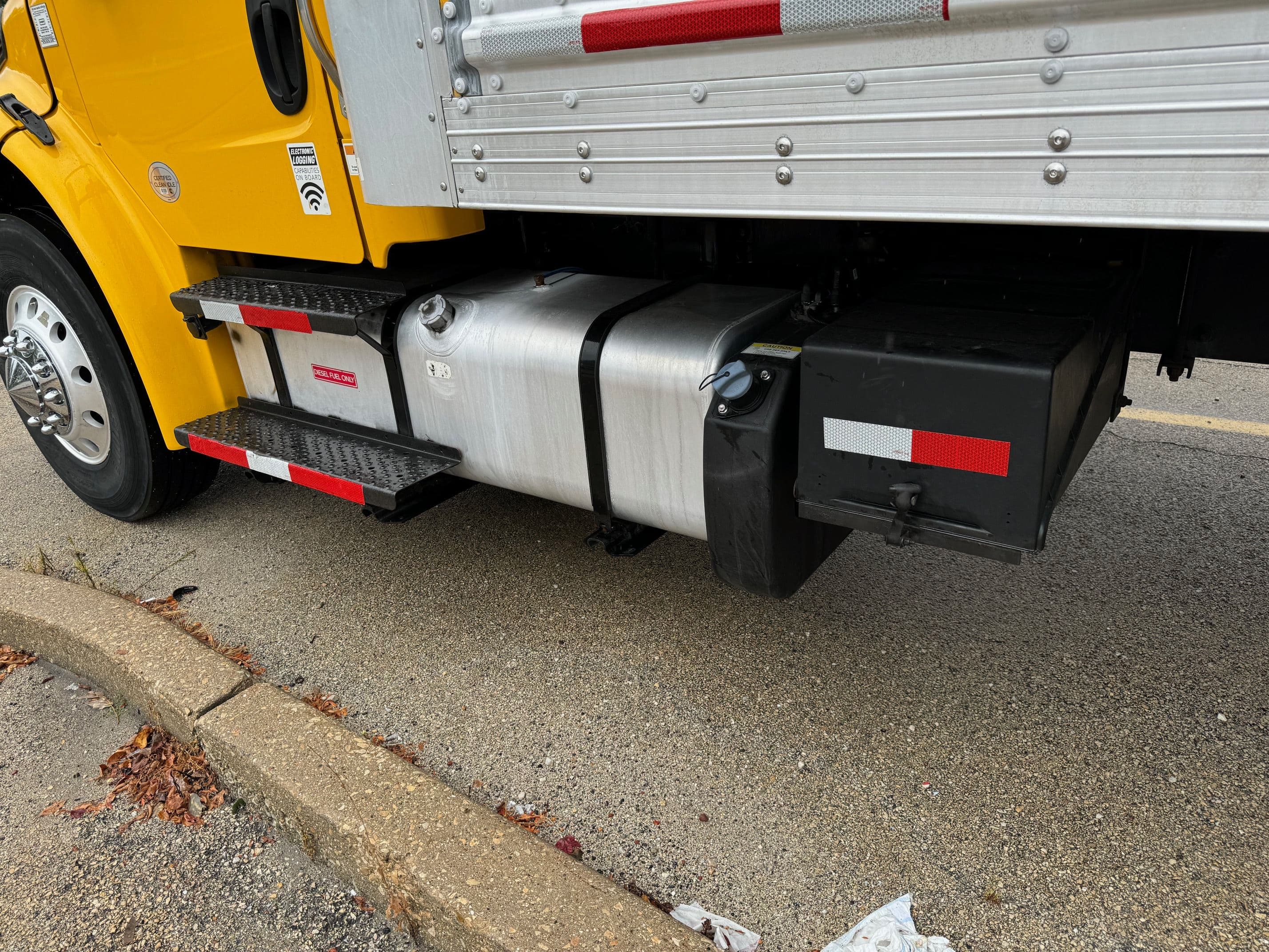 2018 Freightliner M2 image 7