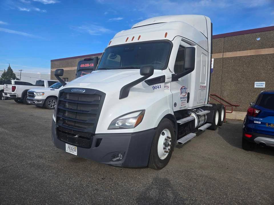 2024 Freightliner Cascadia image 1