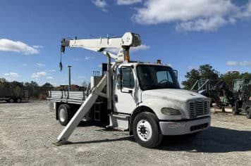 2014 Freightliner M2 106 image 1