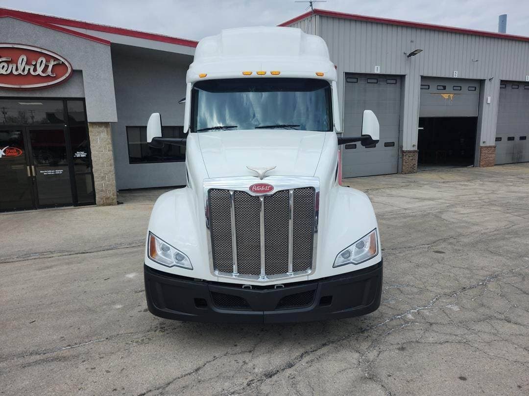2024 Peterbilt 579 image 2