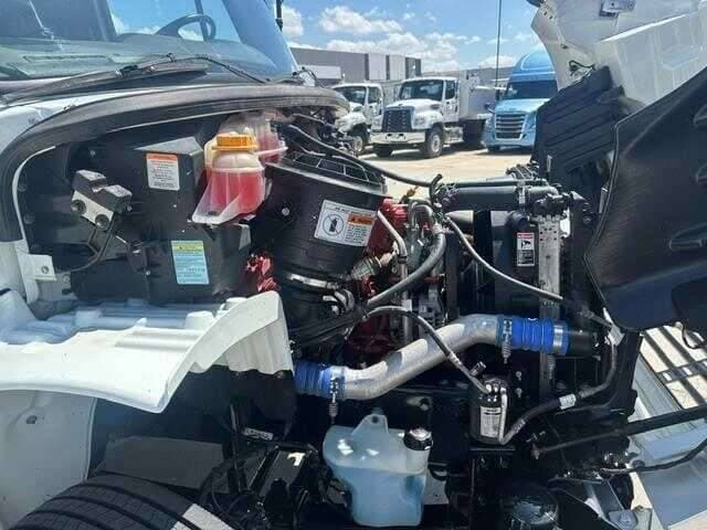 2020 Freightliner M2 image 5