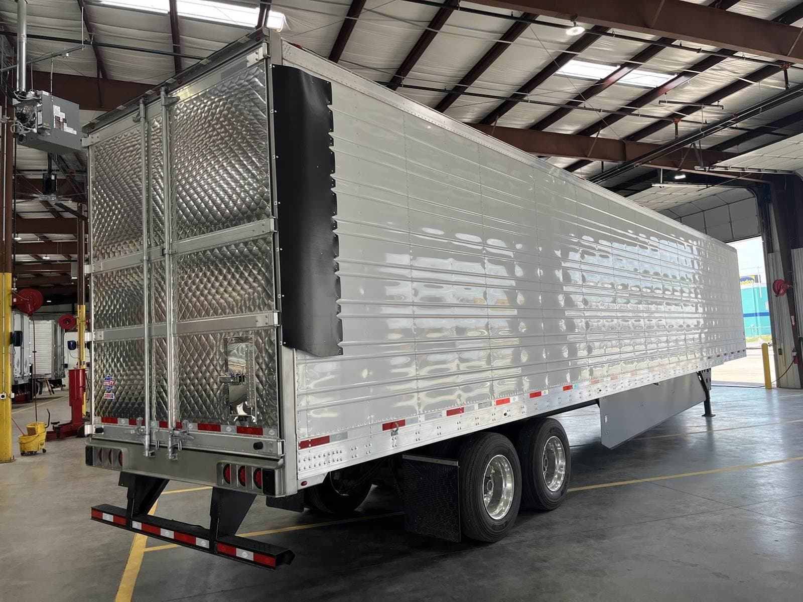 2025 Utility Reefer image 7