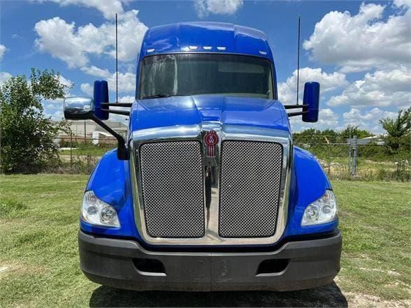2018 Kenworth T680 image 2