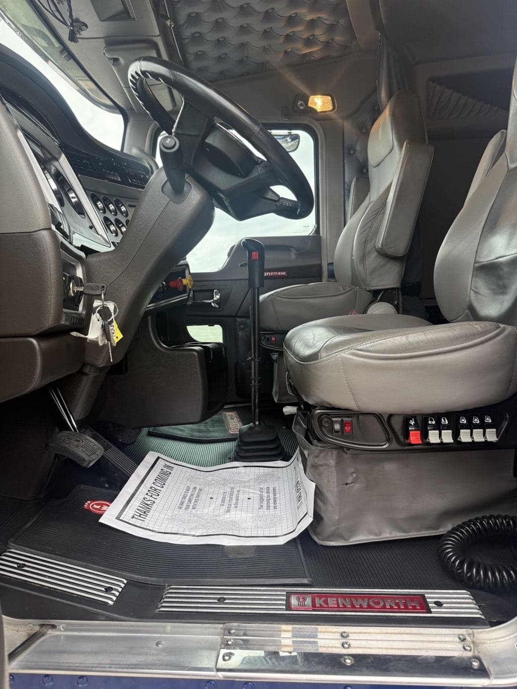 Used 2023 KENWORTH W900L image 19